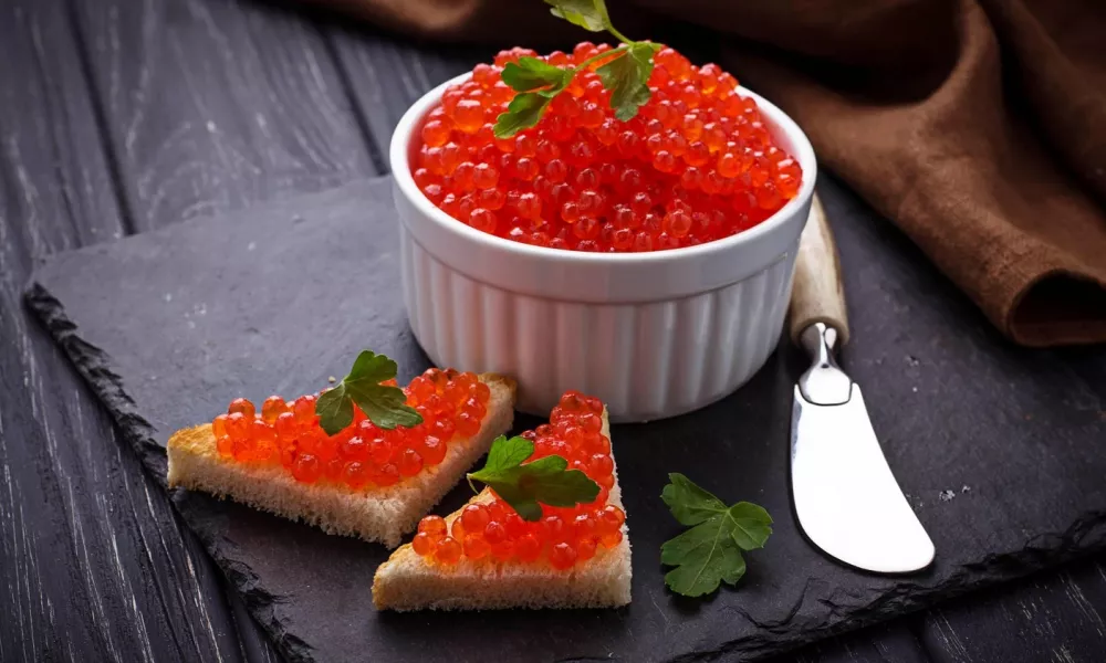Икра, <p>Сезонные поставки красной икры и икры минтая. Только свежая продукция от проверенных производителей, гарантируем качество и соблюдение всех стандартов.</p>
